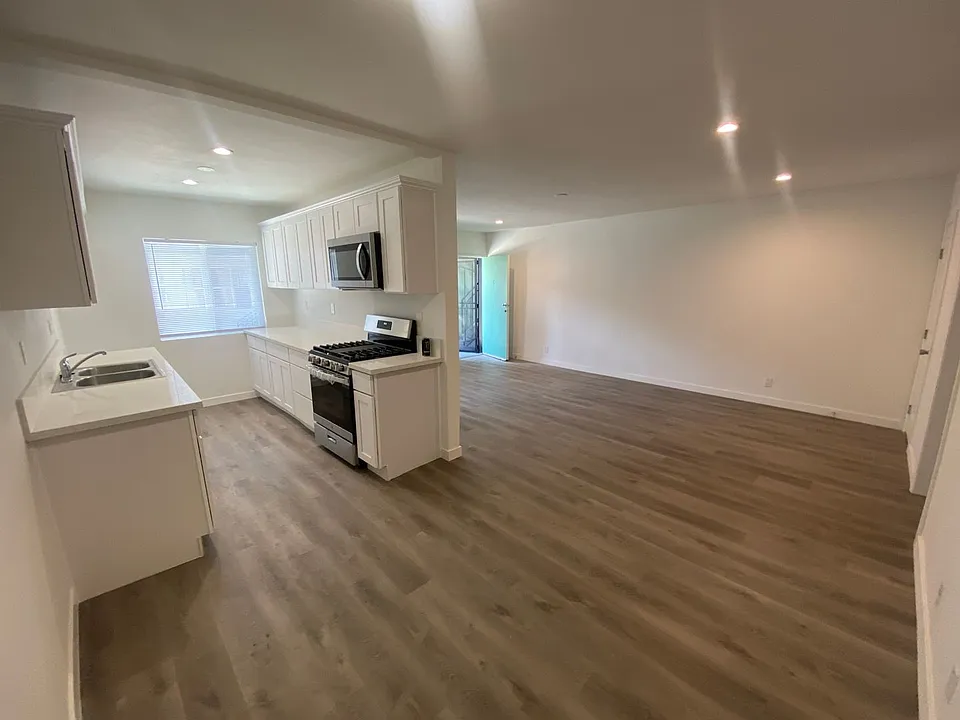 4800 August St