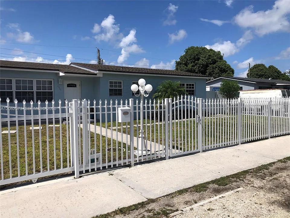 3061 NW 87th Ter
