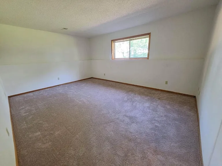E11975 E Robin Rd — Photo 35