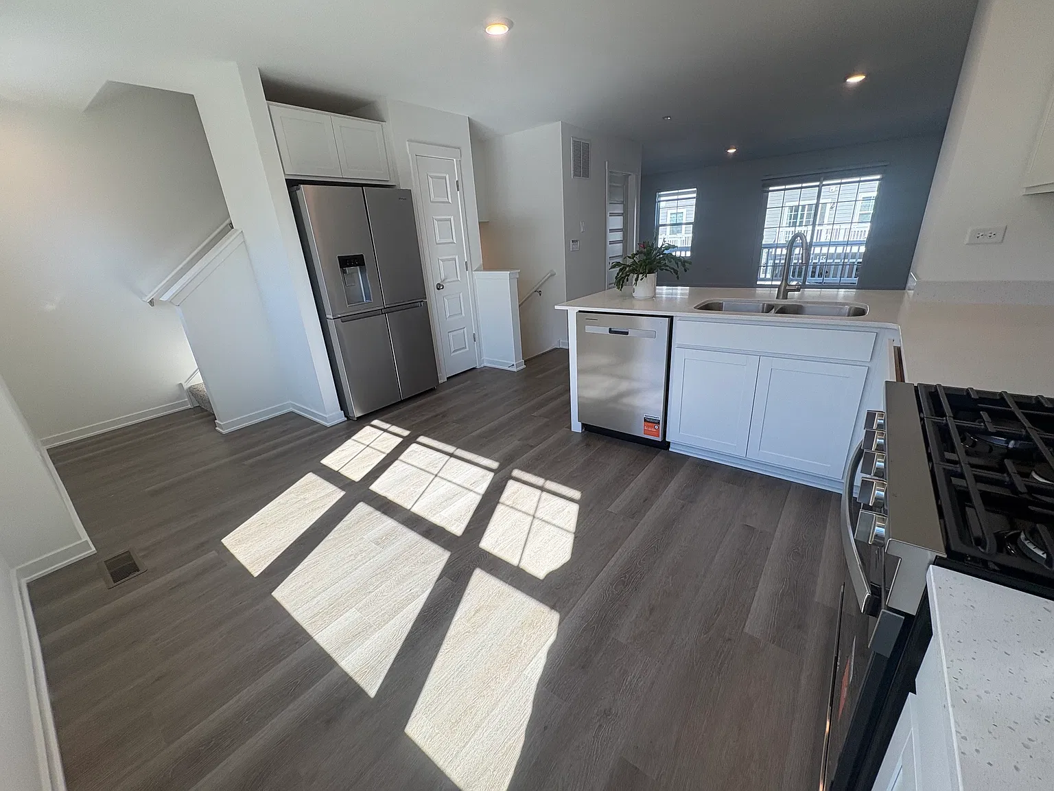 2 bed, 2.5 bath, 1651 sqft, $2,900 — Photo 3