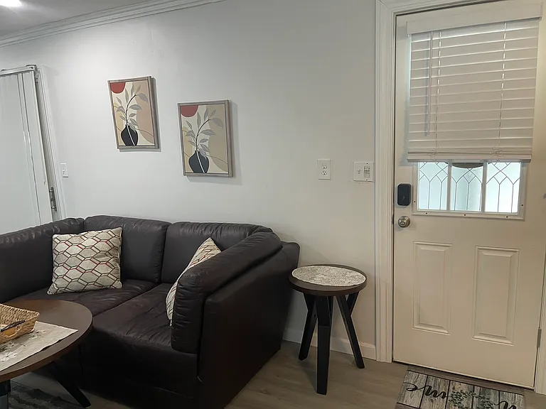 472 Washington Ave — Photo 8