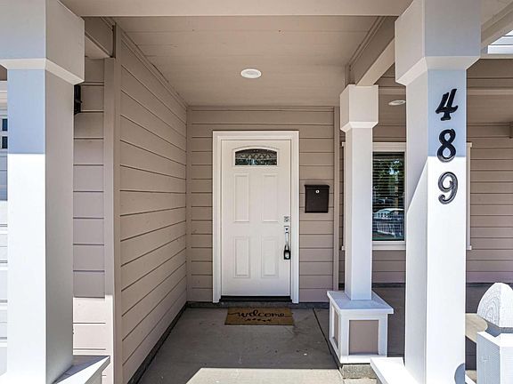 4th image of 489 Clifton Ave