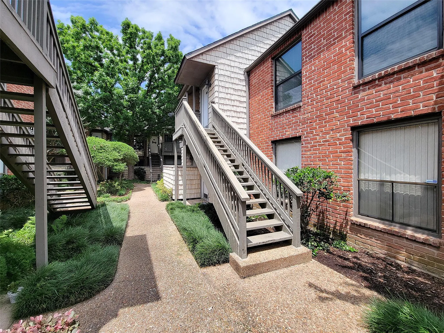 2 bed, 1.5 bath, 1018 sqft, $1,850 — Photo 3