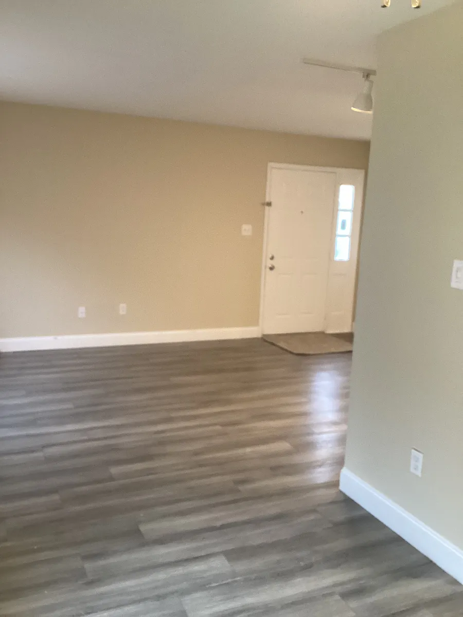 Building Photo - 406 Willow Turn Turn #A