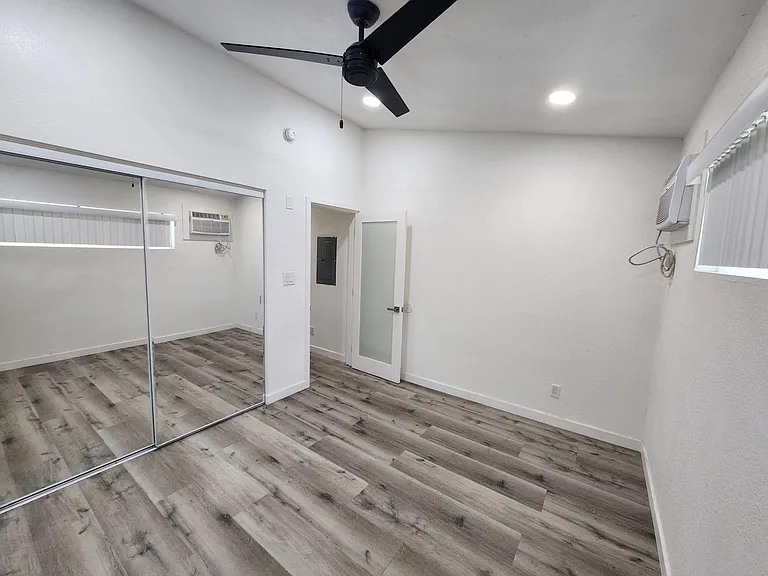 211 S 13th St #4 — Photo 9