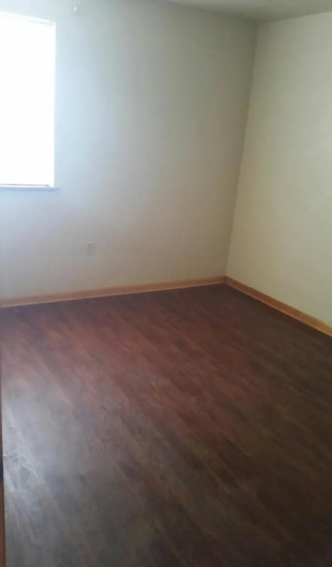 215 E College St — Photo 3