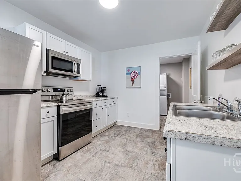 1317 E 38th St — Photo 16