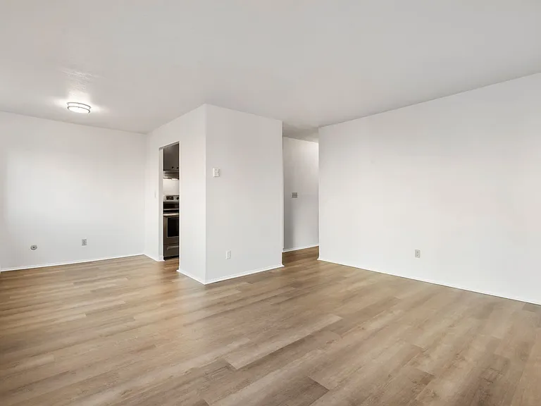 The Willis Apartments — Photo 11