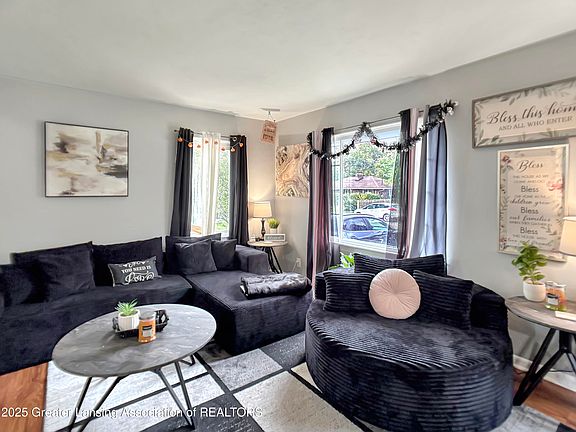 5th image of 701 E Willard Ave