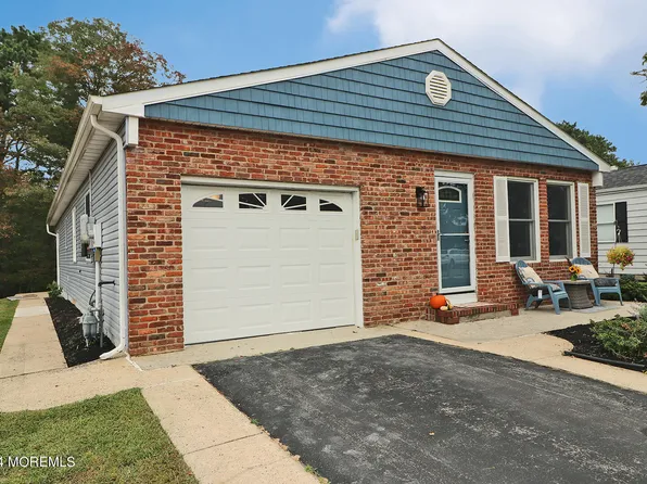 32 Santiago Drive W, Toms River, NJ 08757
