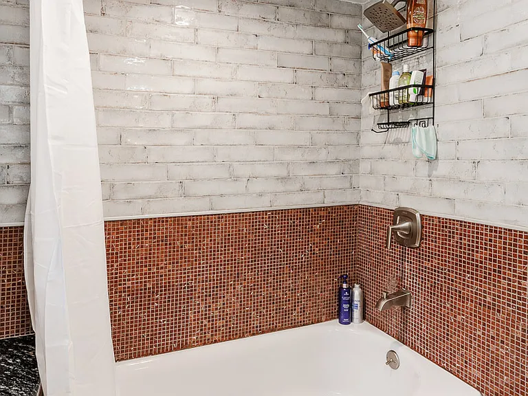 1301 W Nelson St #B — Photo 10