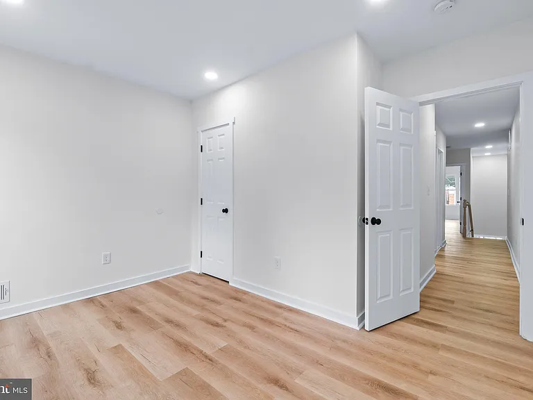 530 E 38th St — Photo 21
