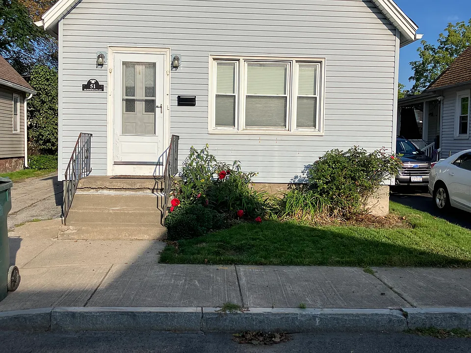 51 Bloomfield Pl #1