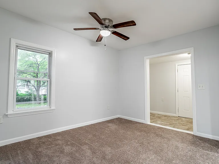 17 W Buckingham Ave — Photo 6