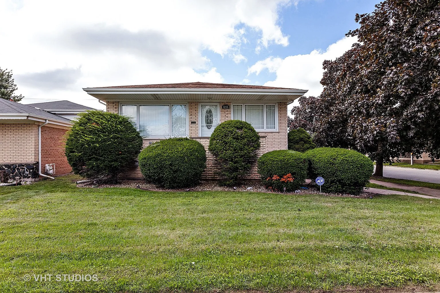 1271 Memorial Dr photo 1
