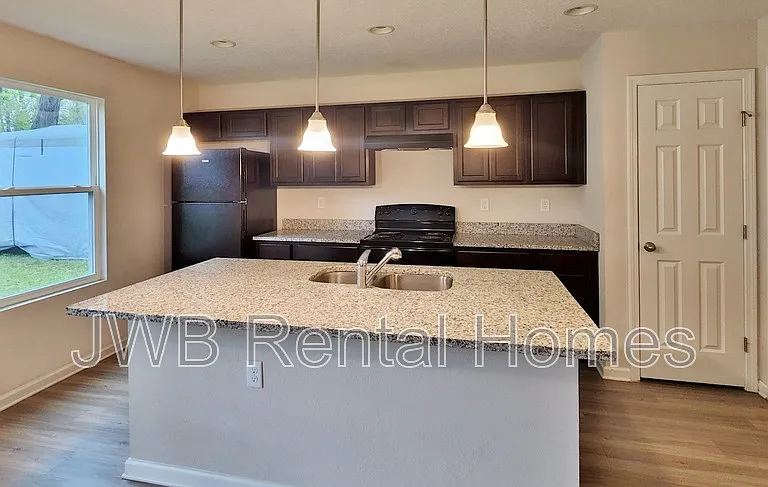 6161 Park St — Photo 2