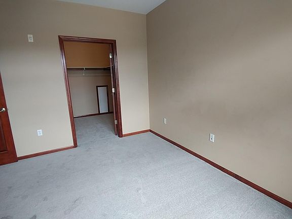 Bedroom - Picture 2 with view of Walk-in closet