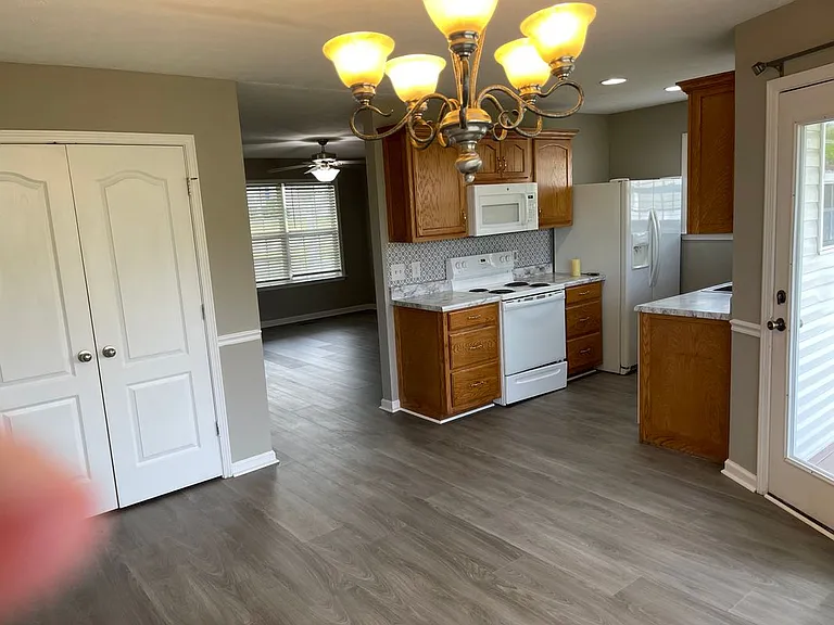1604 Baucom Dr — Photo 21