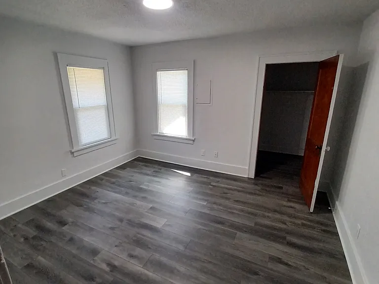 1513 Duff Ave — Photo 1