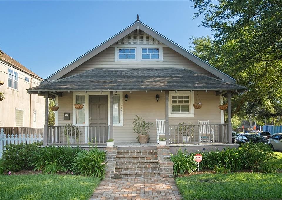 1st image of 215 Conrad St