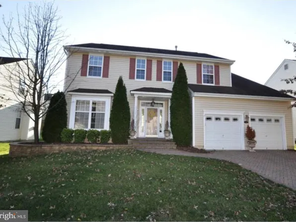 18 Brentwood Dr, Burlington, NJ 08016