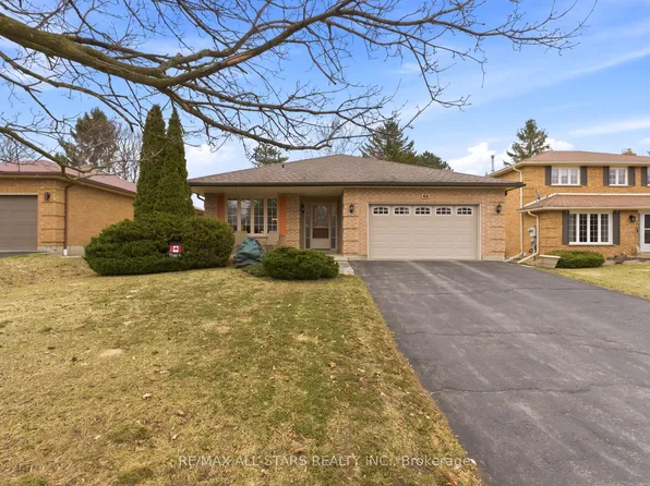 43 Enzo Cres, Uxbridge, ON L9P 1M3