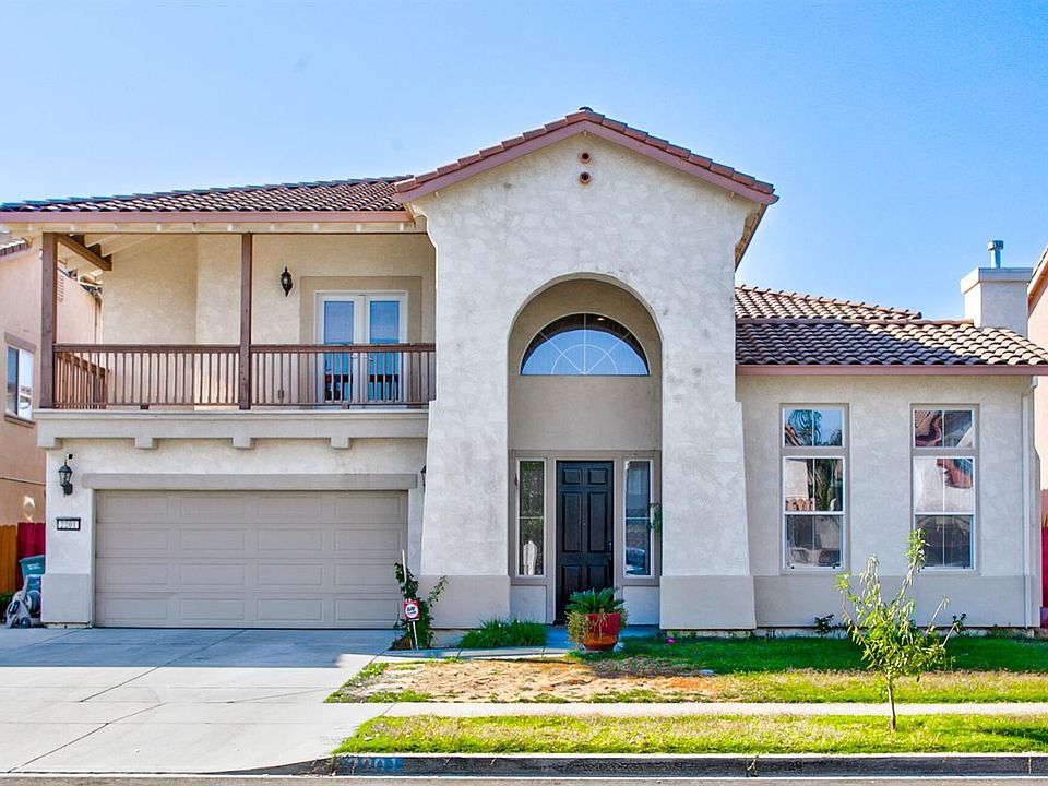 2nd image of 2201 Amber Leaf Ln