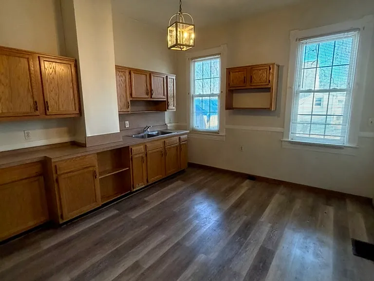 427 Montana Ave — Photo 7