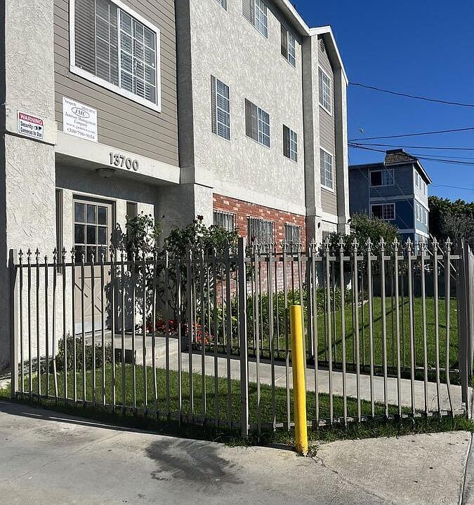 1st image of 13700 Kornblum Ave APT 11