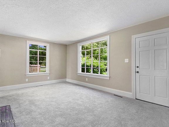 3rd image of 403 S Andrews Avenue