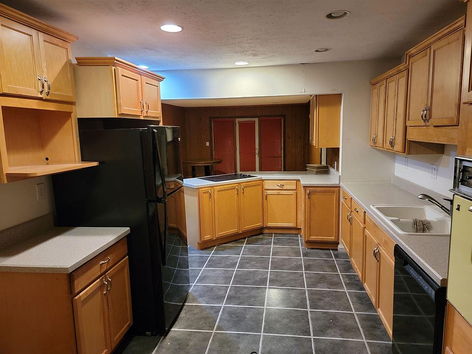 2nd image of 1102 Wells St