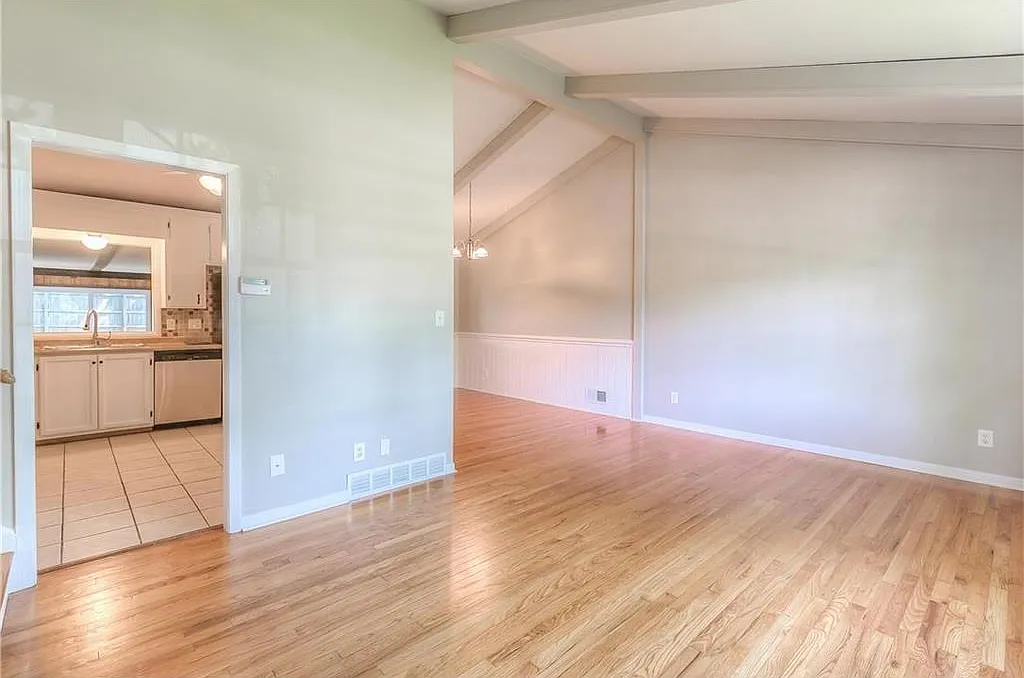 3 bed, 1756 sqft, $2,300 — Photo 3