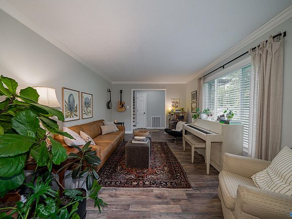 5th image of 609 Mountain Gap Dr SE