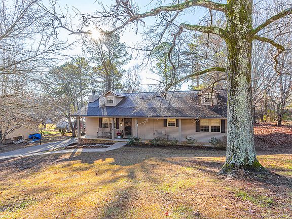 3rd image of 161 Robert E Lee Dr