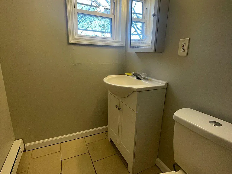 42 E Hawkins St — Photo 2