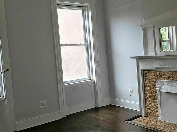 4th image of 895 Park Pl APT 4