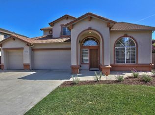 1027 Longfellow Dr, Salinas, CA 93906