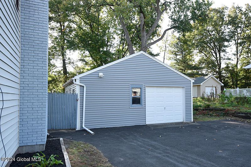 5th image of 516 Clayton Road