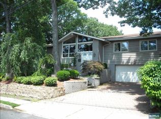 137 Charlotte Pl, Englewood Cliffs, NJ 07632