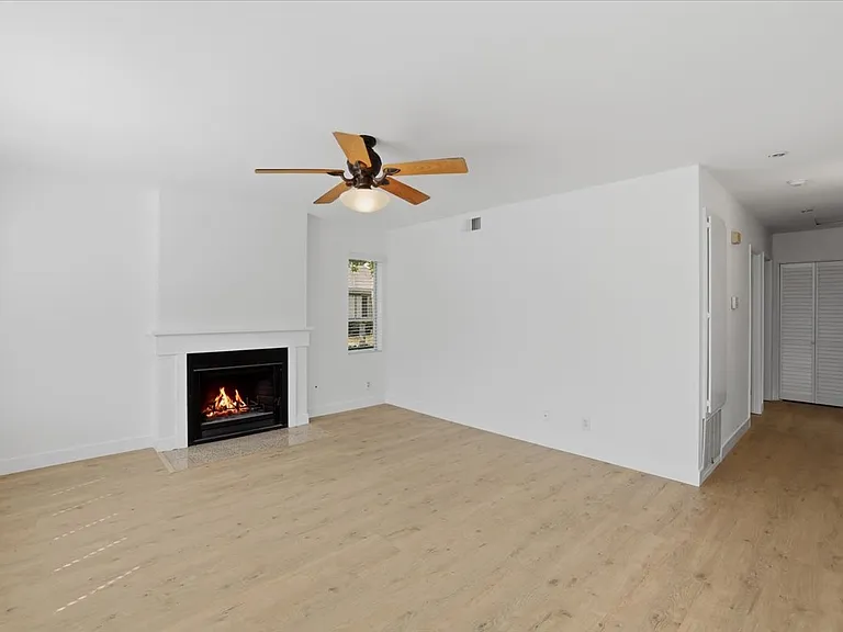11 Fairside #12 — Photo 6