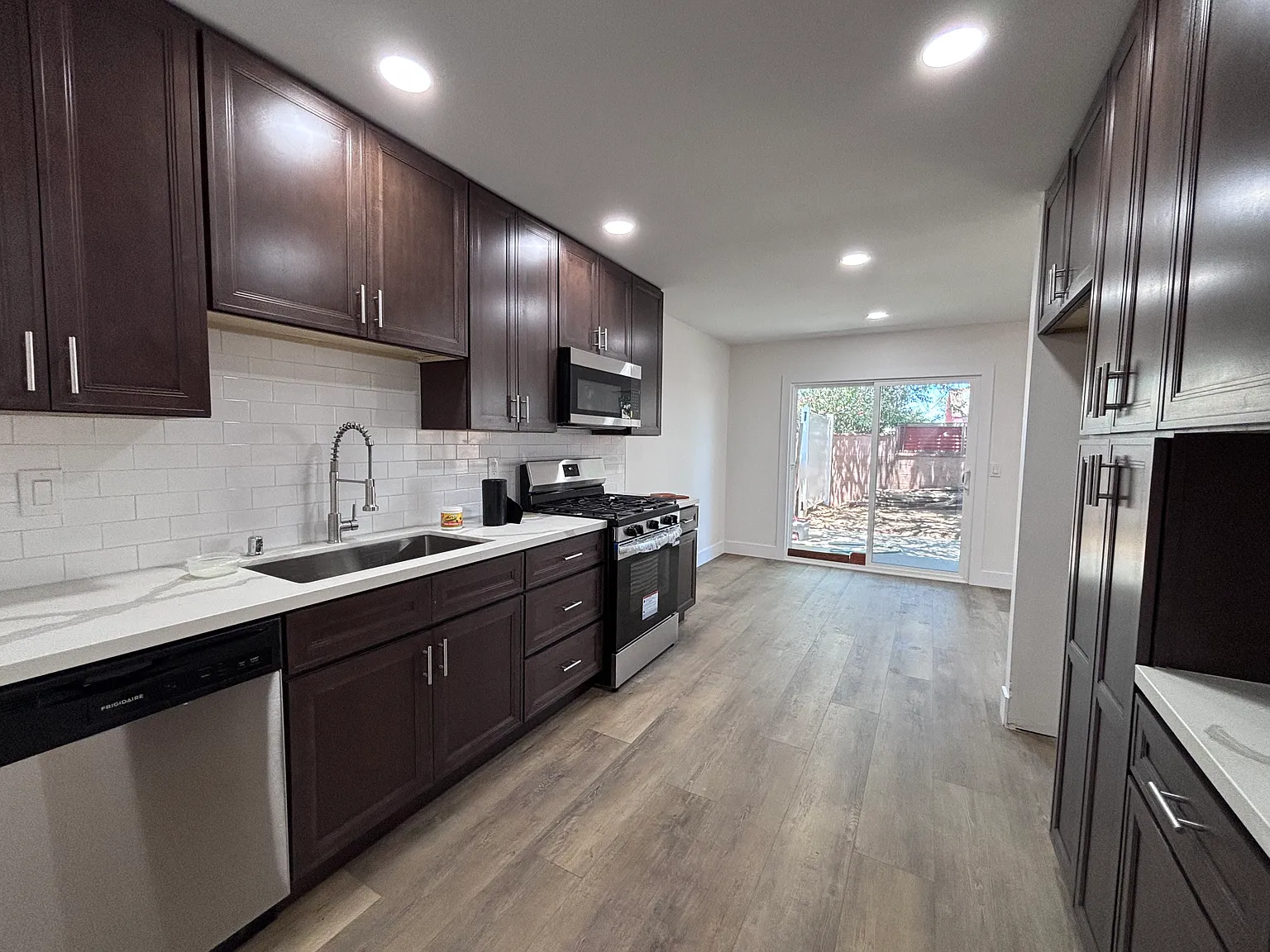 2 bed, 1166 sqft, $2,100 — Photo 3