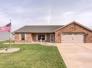 115 Tamarack Ln, Highland, IL 62249