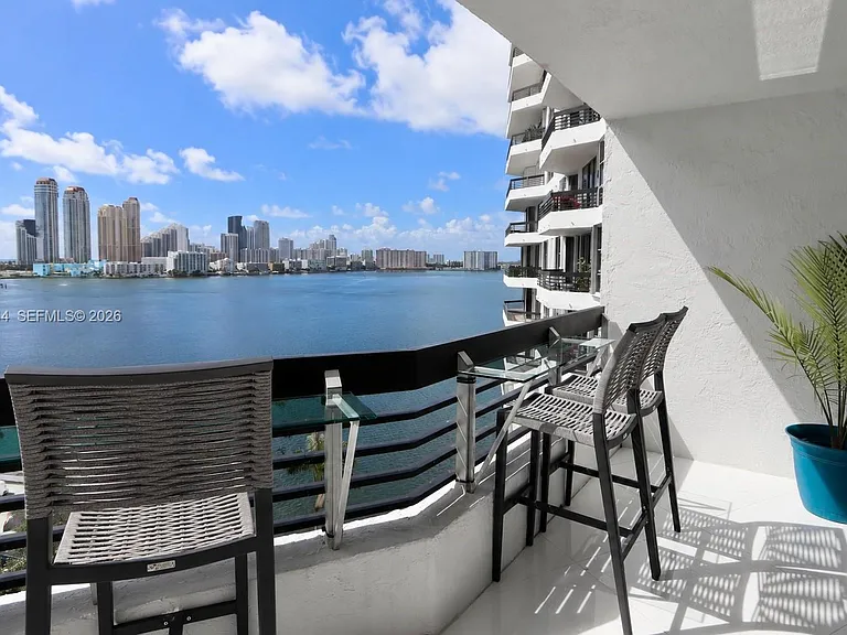 3600 Mystic Pointe Dr #1115 — Photo 25
