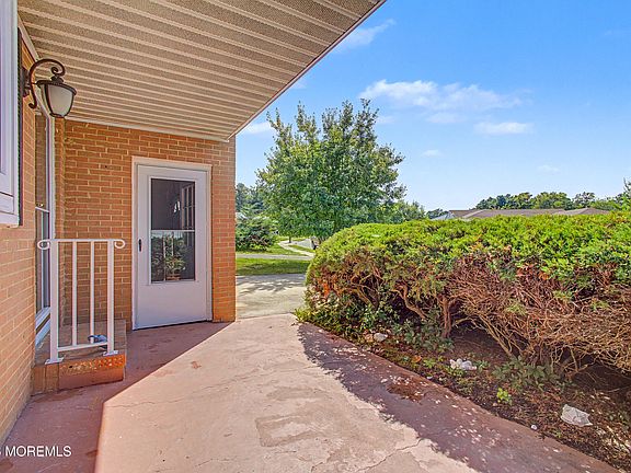 5th image of 17 Freeport Court