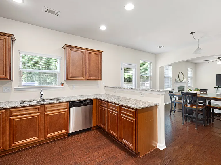 223 Jefferson Ave — Photo 11
