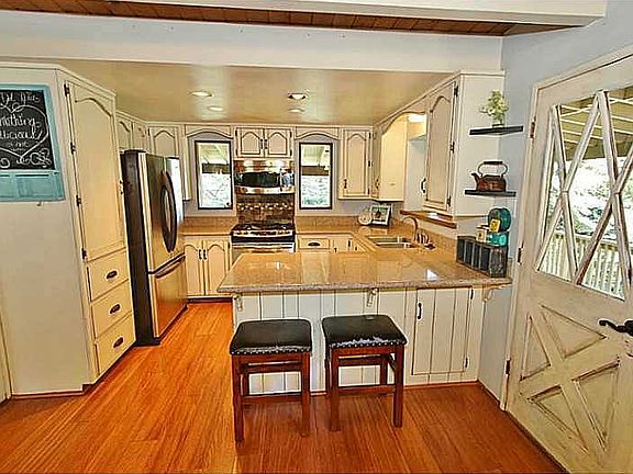 3rd image of 26379 Walnut Hills Dr