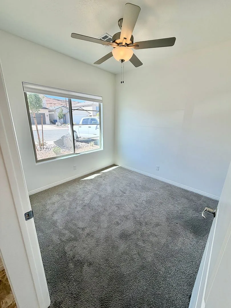 Beautiful home in Washington! Pet Friendly!! — Photo 4