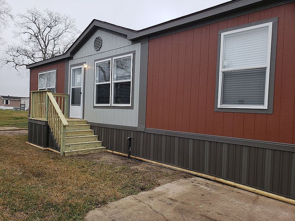 Front view of home
