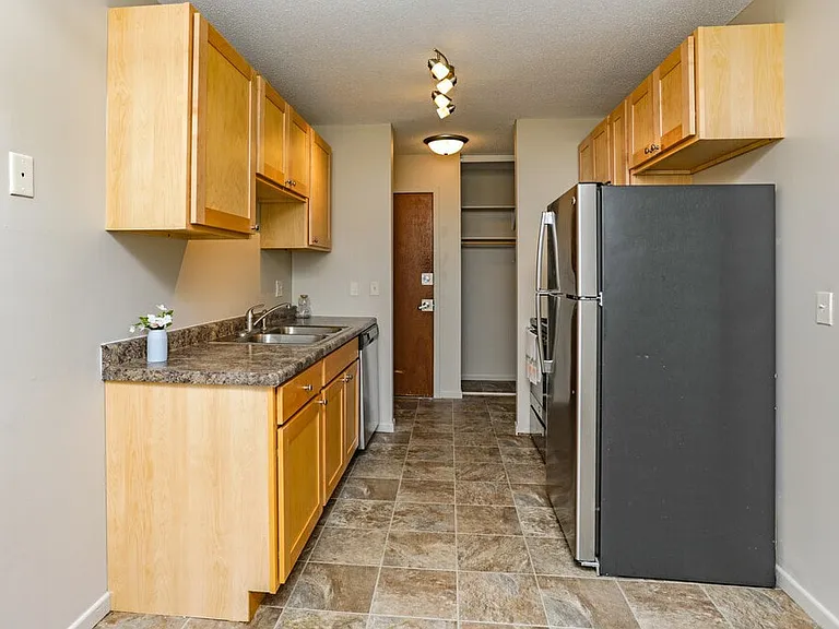MV Apartments — Photo 8