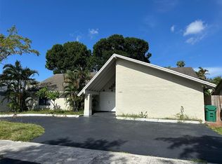 20605 NE 9th Ct, Miami, FL 33179
